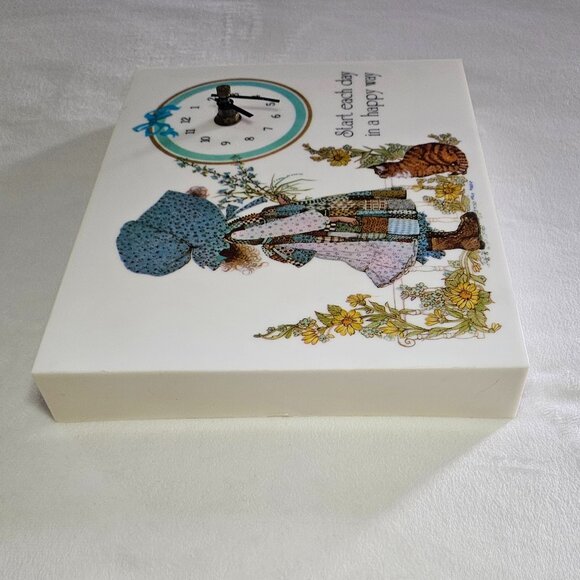 Vintage Holly Hobbie Wall Clock by Trenmark, Inc. With Original Box - Picture 8 of 14